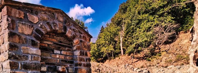 H καινούργια βρύση του Τσιώκη στον Αϊ Λια στο Παλιοζωγλόπι